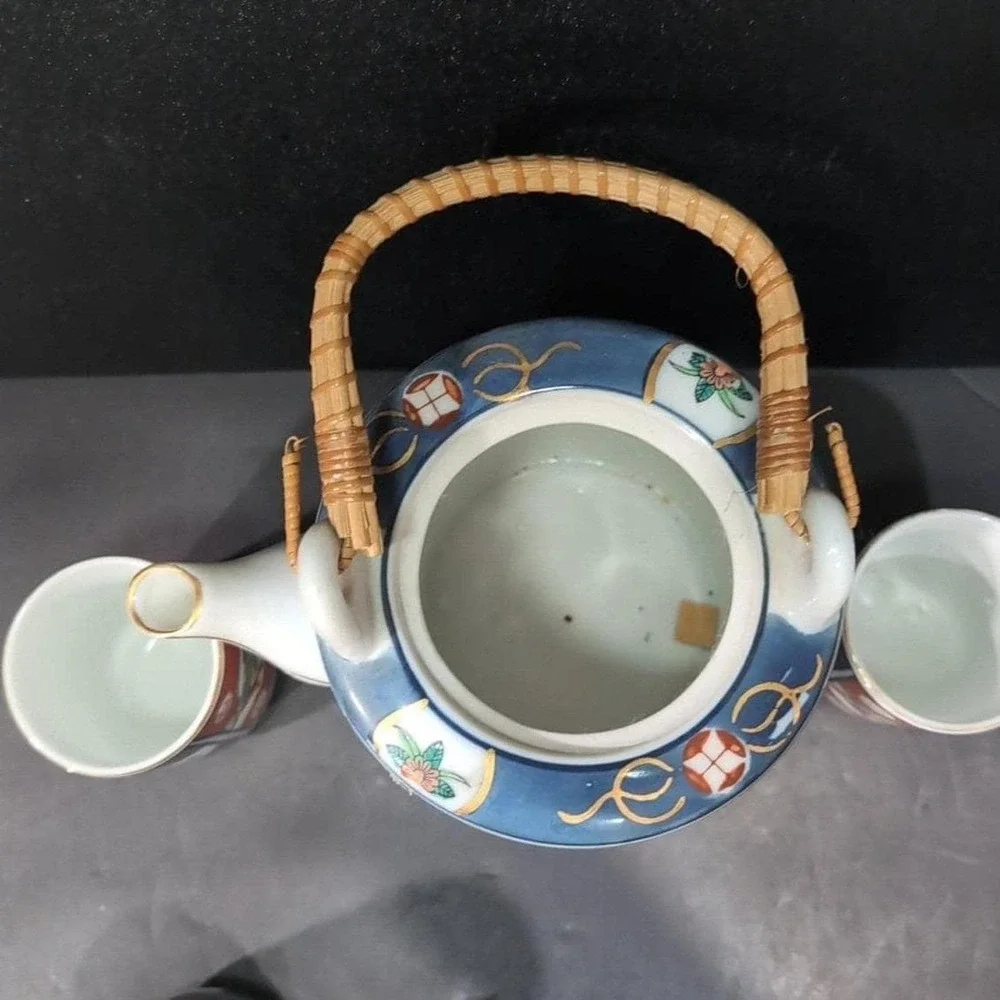 Old Gorgeous Imari Japan Teapot‎ and Four Teacups, No Lid, Vintage Pottery Set